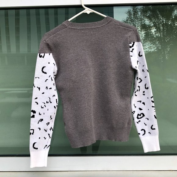 brand new snow leopard sweater - Picture 2 of 4